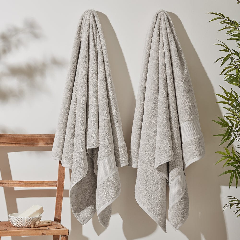 Soft and plush hand towel from the exquisite luxury cotton collection.