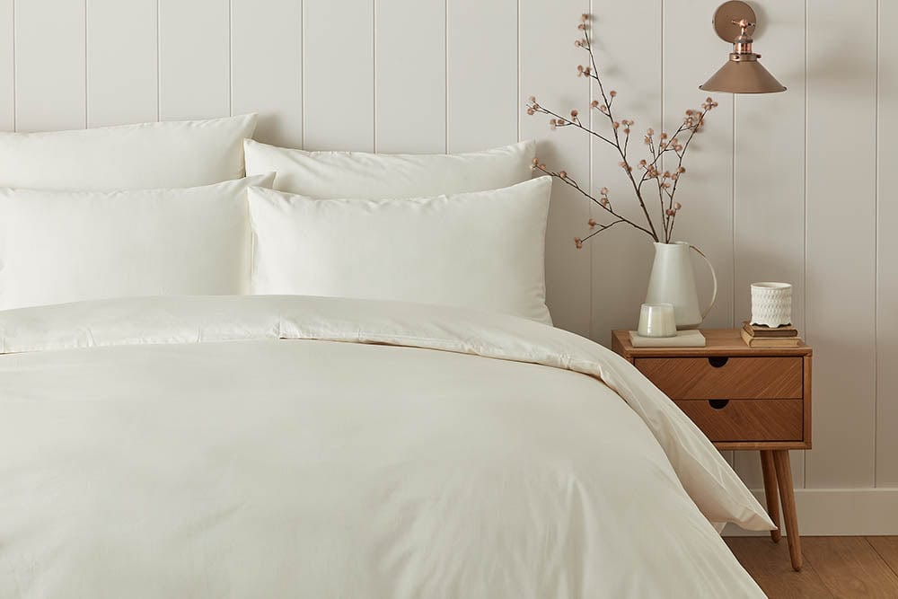 Embrace organic cotton elegance with our nature-inspired bed set, transforming your bedroom into a tranquil haven.